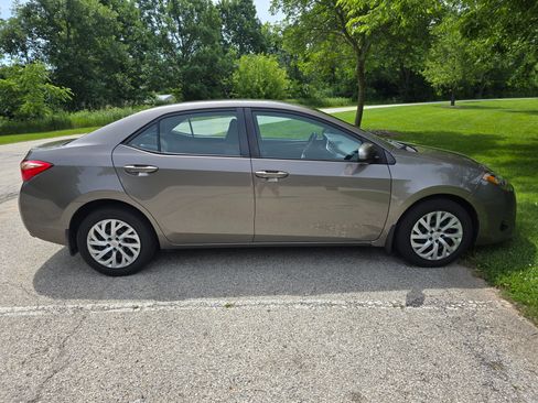 Used 2017 Toyota Corolla LE w/ Carpet Mat Package (TMS) FWD image 1