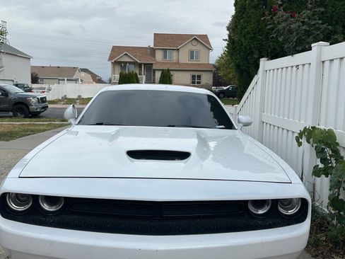Used 2015 Dodge Challenger R/T Scat Pack w/ Leather Interior Group RWD image 5