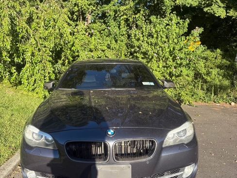 Used 2012 BMW 550i xDrive Sedan image 2