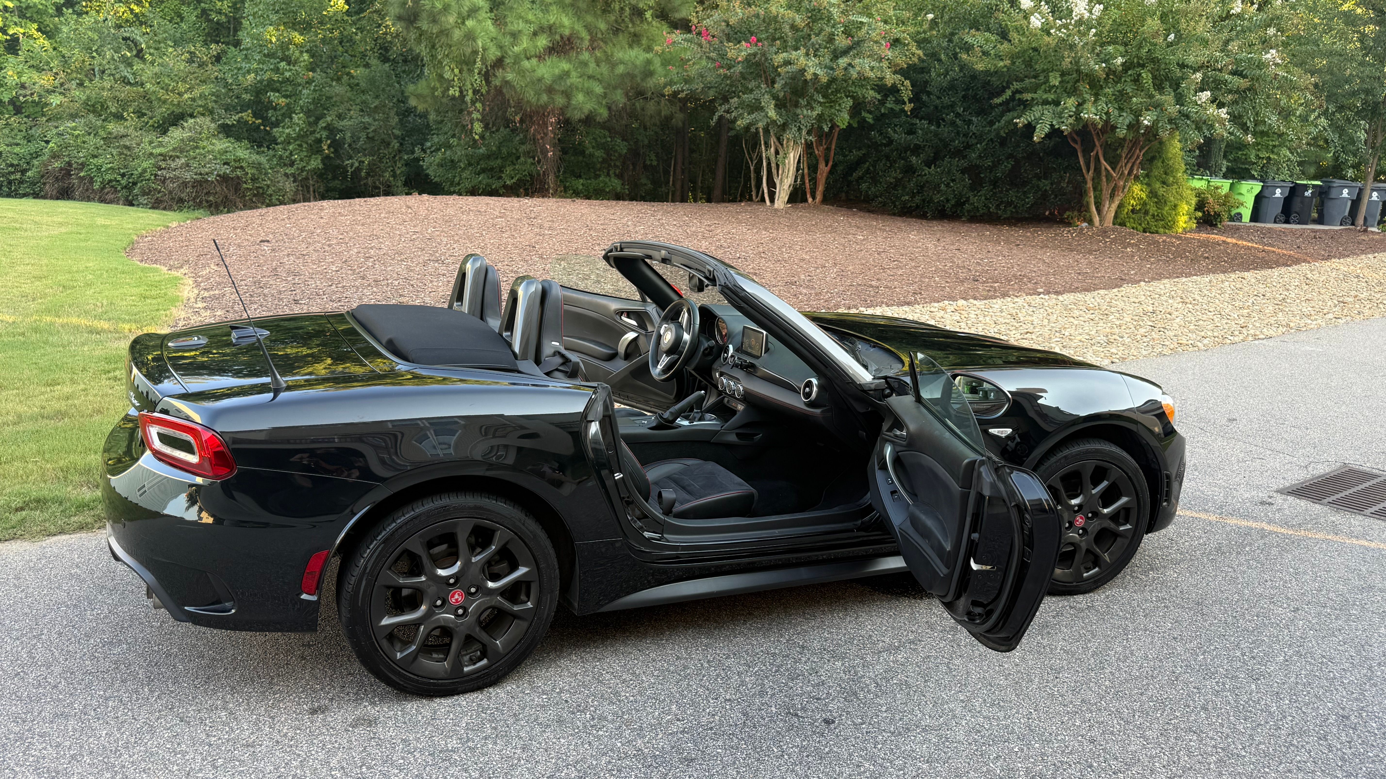 Used 2020 FIAT 124 Spider Abarth w/ Convenience Group RWD image 4