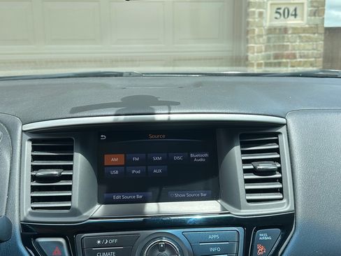 Used 2020 Nissan Pathfinder SV AWD/4WD image 16