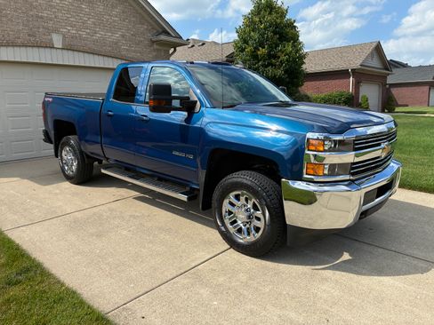 Used 2017 Chevrolet Silverado 2500 LT AWD/4WD image 11