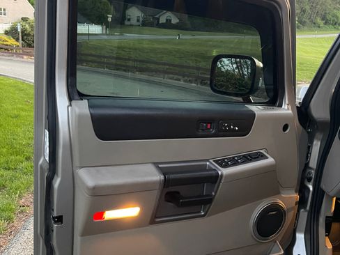 Used 2003 HUMMER H2 w/ Preferred Equipment Group AWD/4WD image 18