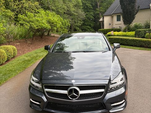Used 2012 Mercedes-Benz CLS 550 image 2