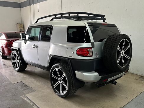 Used 2008 Toyota FJ Cruiser 2WD image 2