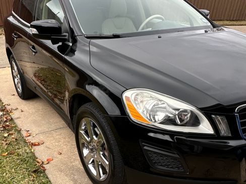 Used 2013 Volvo XC60 3.2 w/ Tailgate Pkg image 2
