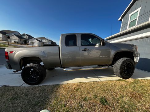 Used 2012 GMC Sierra 1500 SLE w/ Power Tech Package image 9