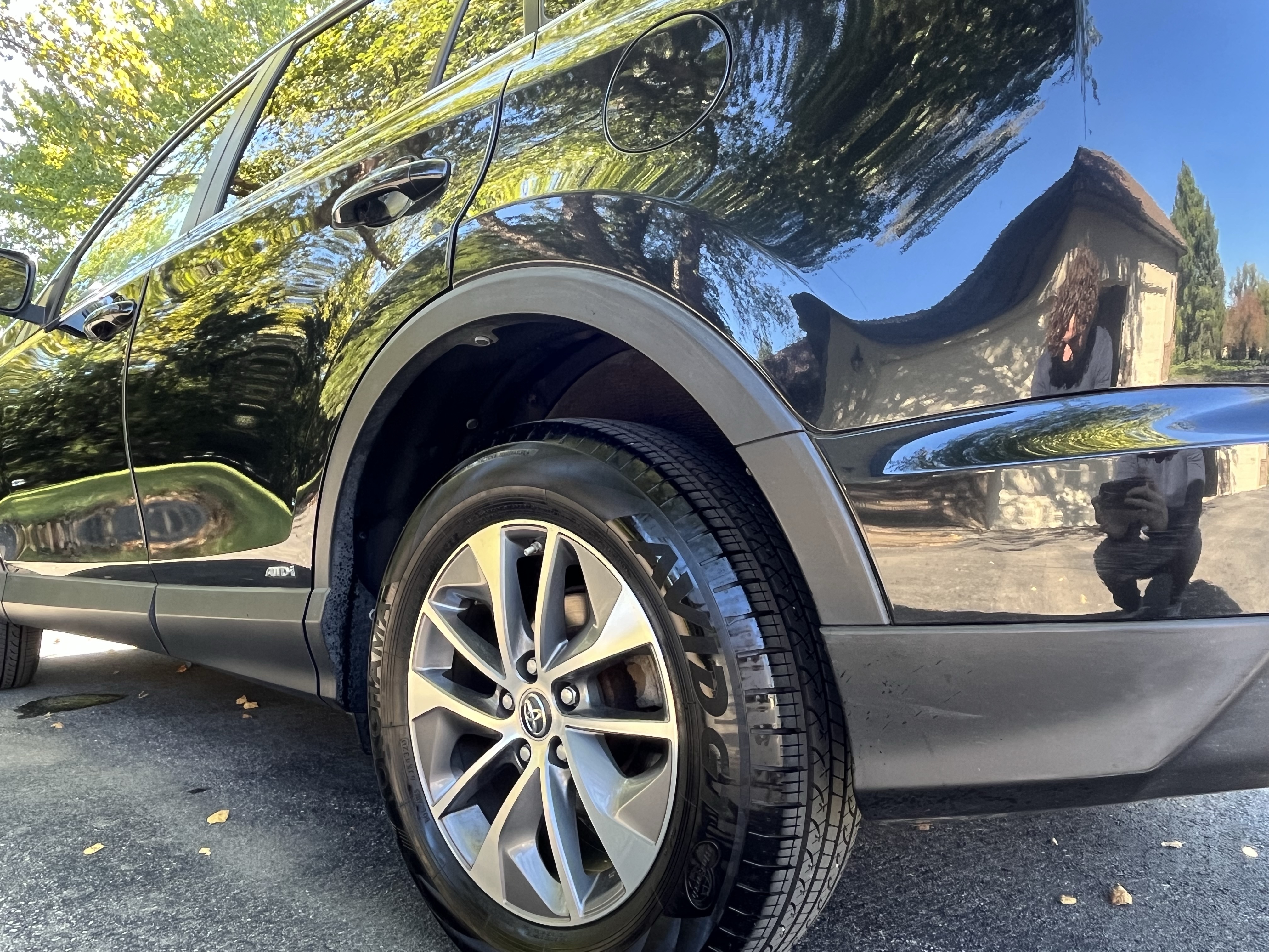 Used 2018 Toyota RAV4 LE AWD/4WD image 17