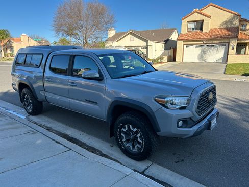 Used 2021 Toyota Tacoma TRD Off-Road w/ Technology Package image 2