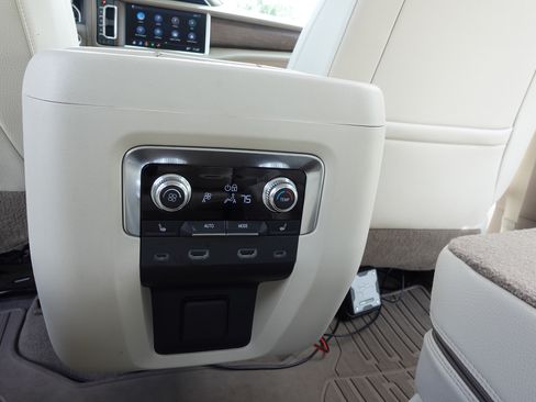 Used 2021 GMC Yukon Denali w/ Denali Ultimate Package AWD/4WD image 20