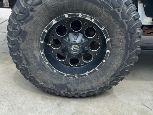 Used 2017 Jeep Wrangler Rubicon w/ Power Convenience Group image 22