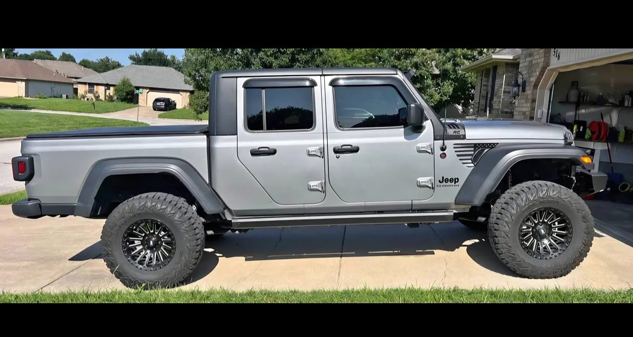 Used 2020 Jeep Gladiator Sport w/ Quick Order Package 24S AWD/4WD image 9