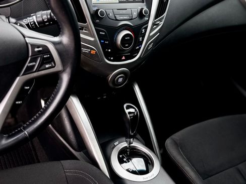 Used 2017 Hyundai Veloster Value Edition FWD image 20