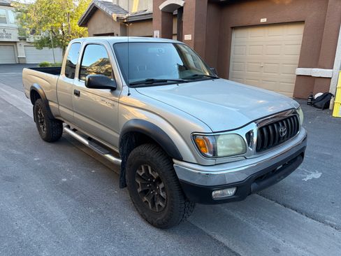 Used 2004 Toyota Tacoma PreRunner RWD image 9