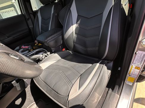 Used 2021 Toyota Tacoma TRD Sport image 17