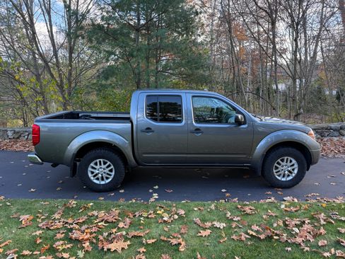 Used 2016 Nissan Frontier SV w/ SV Value Truck Pkg image 2