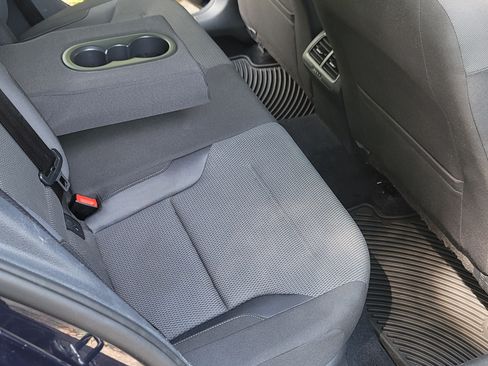 Used 2016 Volkswagen Golf S image 10