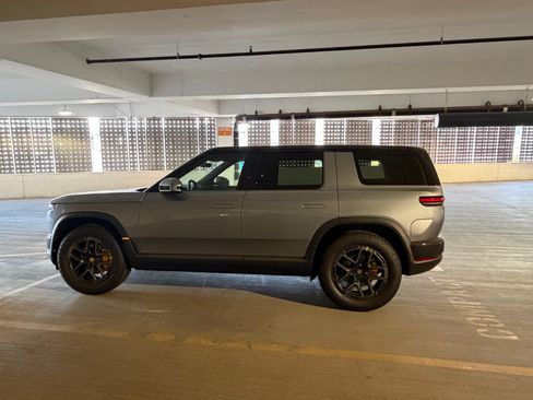 Used 2027 Rivian R2 Performance Dual AWD/4WD image 4