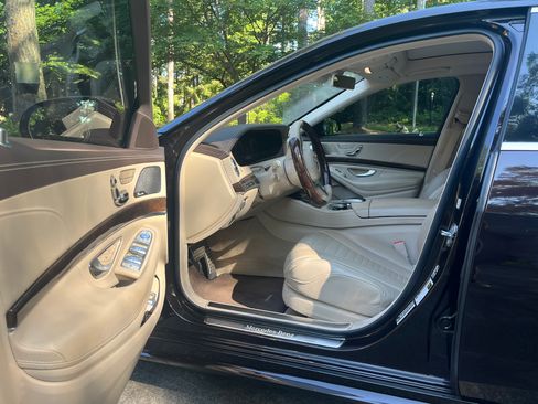 Used 2019 Mercedes-Benz S 560 Sedan image 12