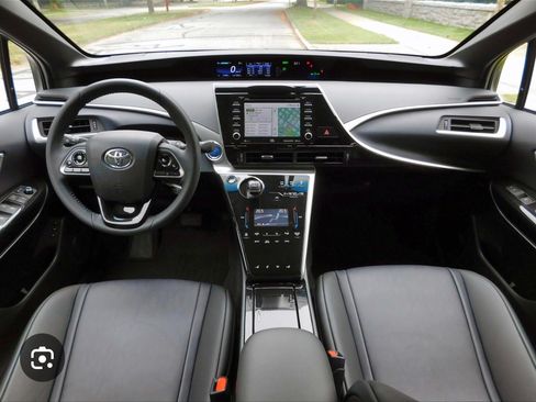 Used 2019 Toyota Mirai image 11