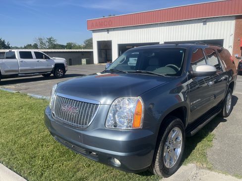 Used 2008 GMC Yukon XL SLT w/ SLT Preferred Equipment Group AWD/4WD image 1
