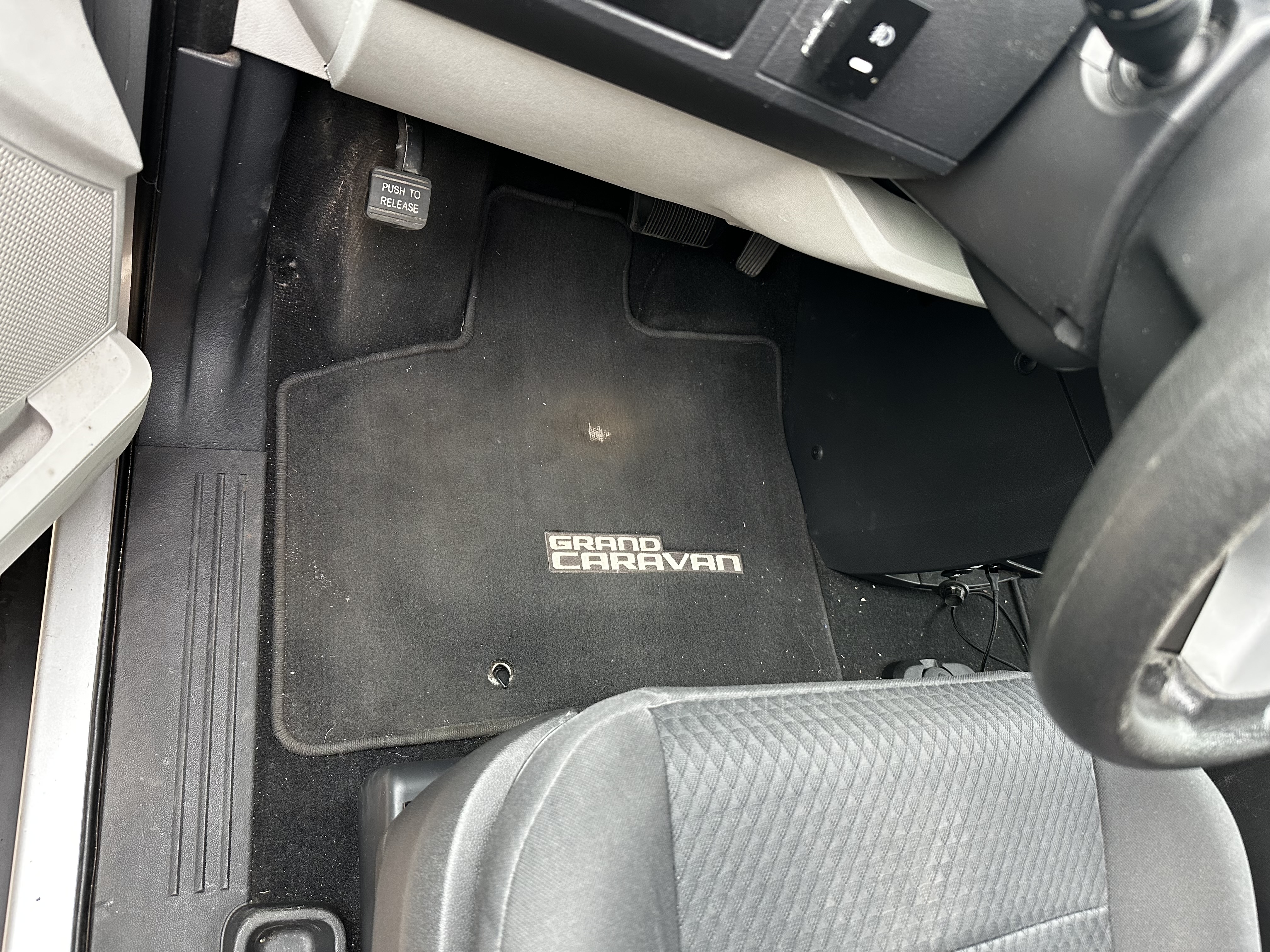 Used 2010 Dodge Grand Caravan SE FWD image 11