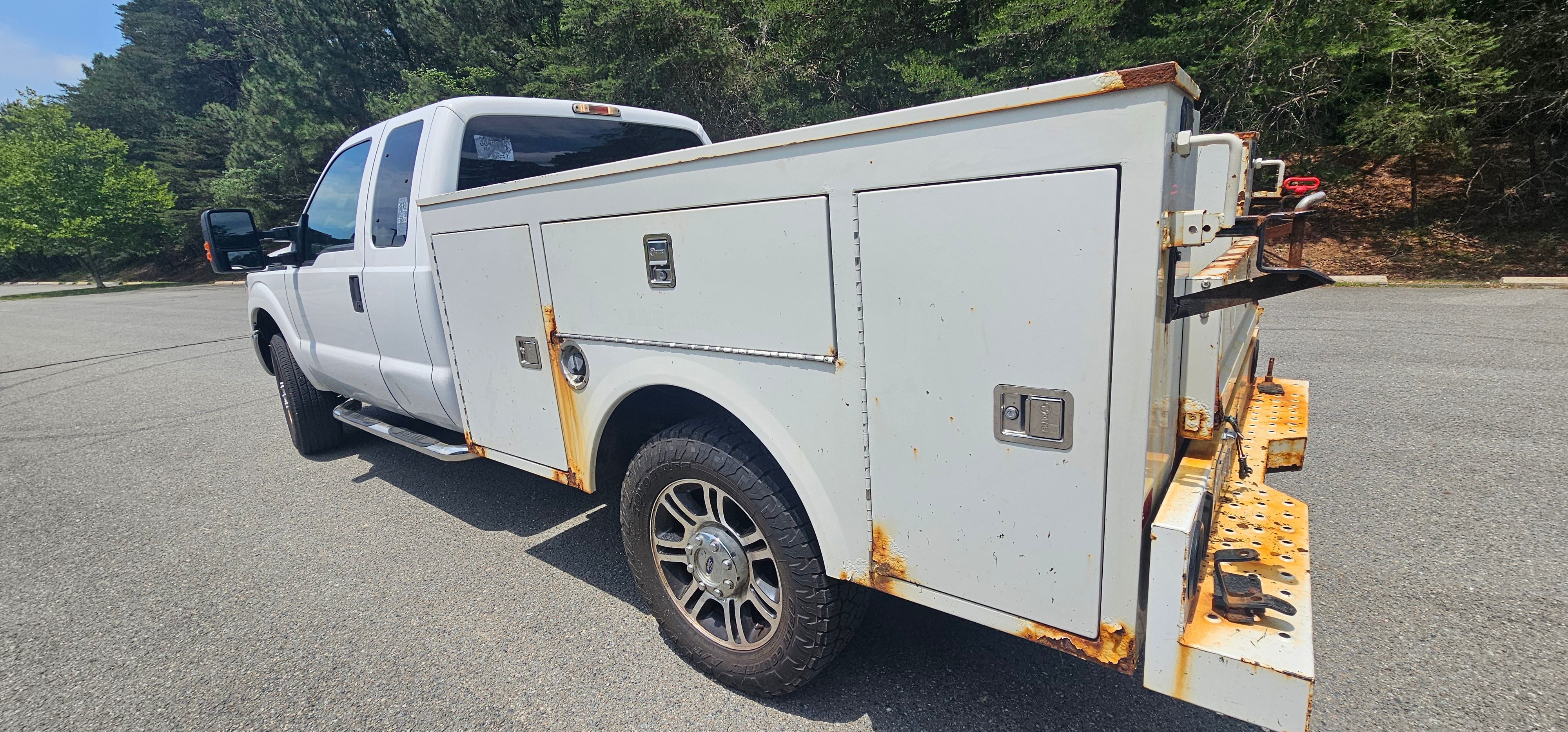 Used 2016 Ford F250 XL w/ Power Equipment Group AWD/4WD image 17