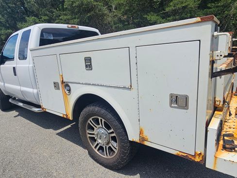 Used 2016 Ford F250 XL w/ Power Equipment Group AWD/4WD image 17