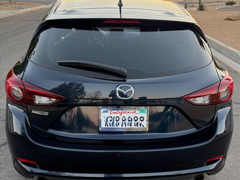 Used 2017 MAZDA MAZDA3 Touring FWD image 5