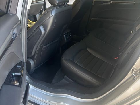 Used 2016 Ford Fusion SE w/ Equipment Group 202A image 15