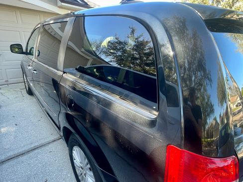 Used 2012 Chrysler Town & Country Limited image 32