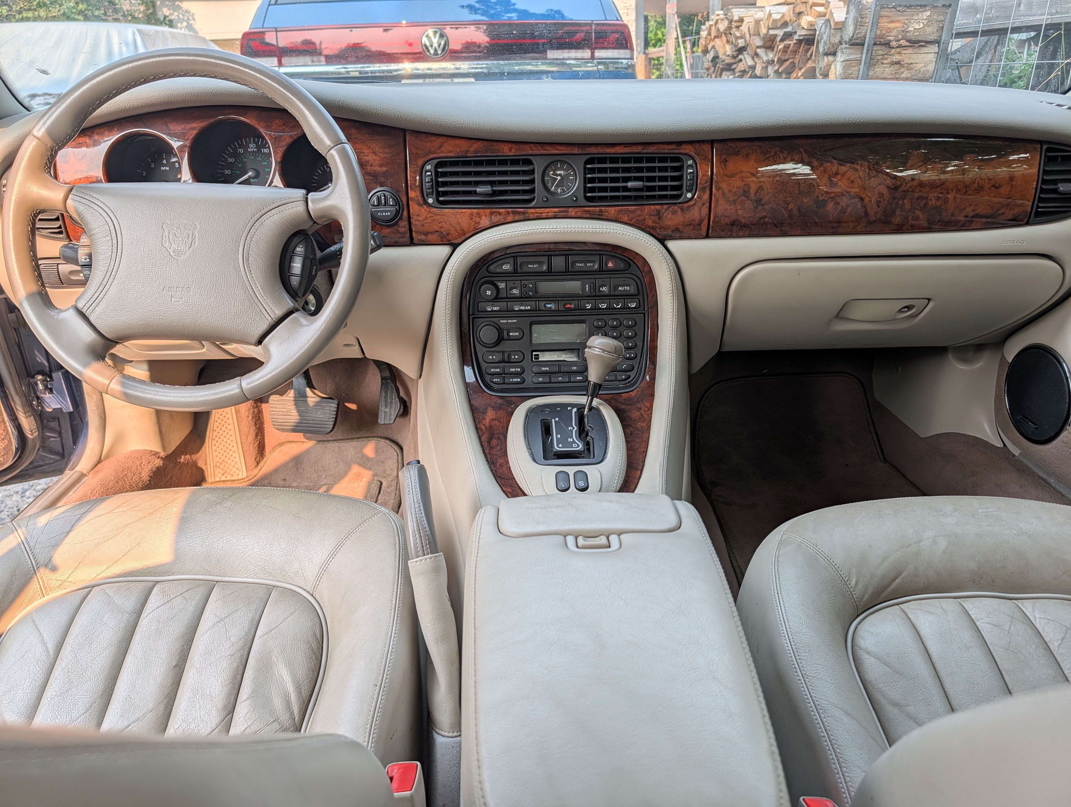 Used 1999 Jaguar XJ8 RWD image 3