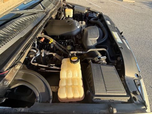 Used 2001 Chevrolet Suburban LT w/ LT Preferred Equipment Group image 25