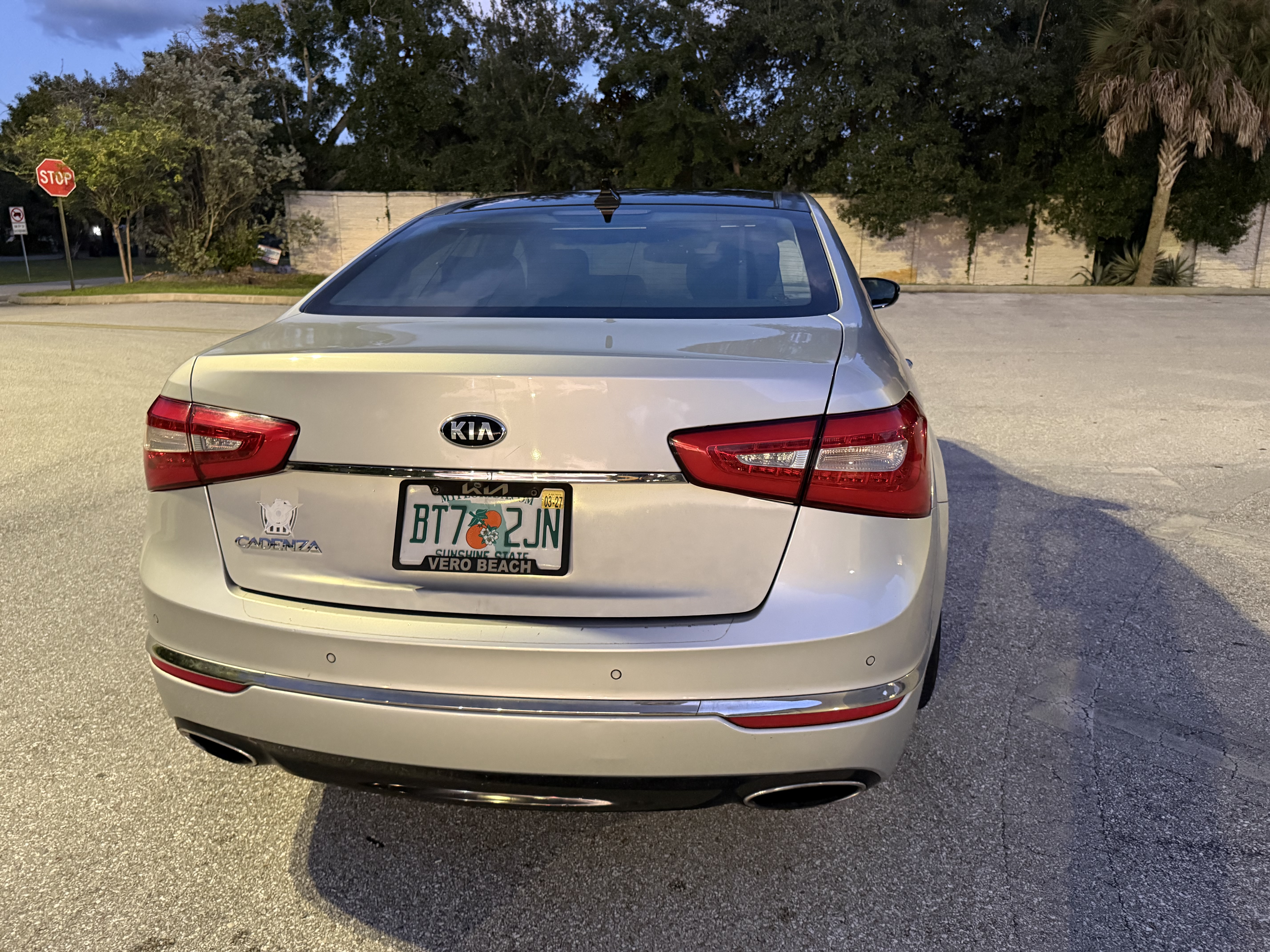Used 2016 Kia Cadenza Premium w/ Luxury Plus Package FWD image 5