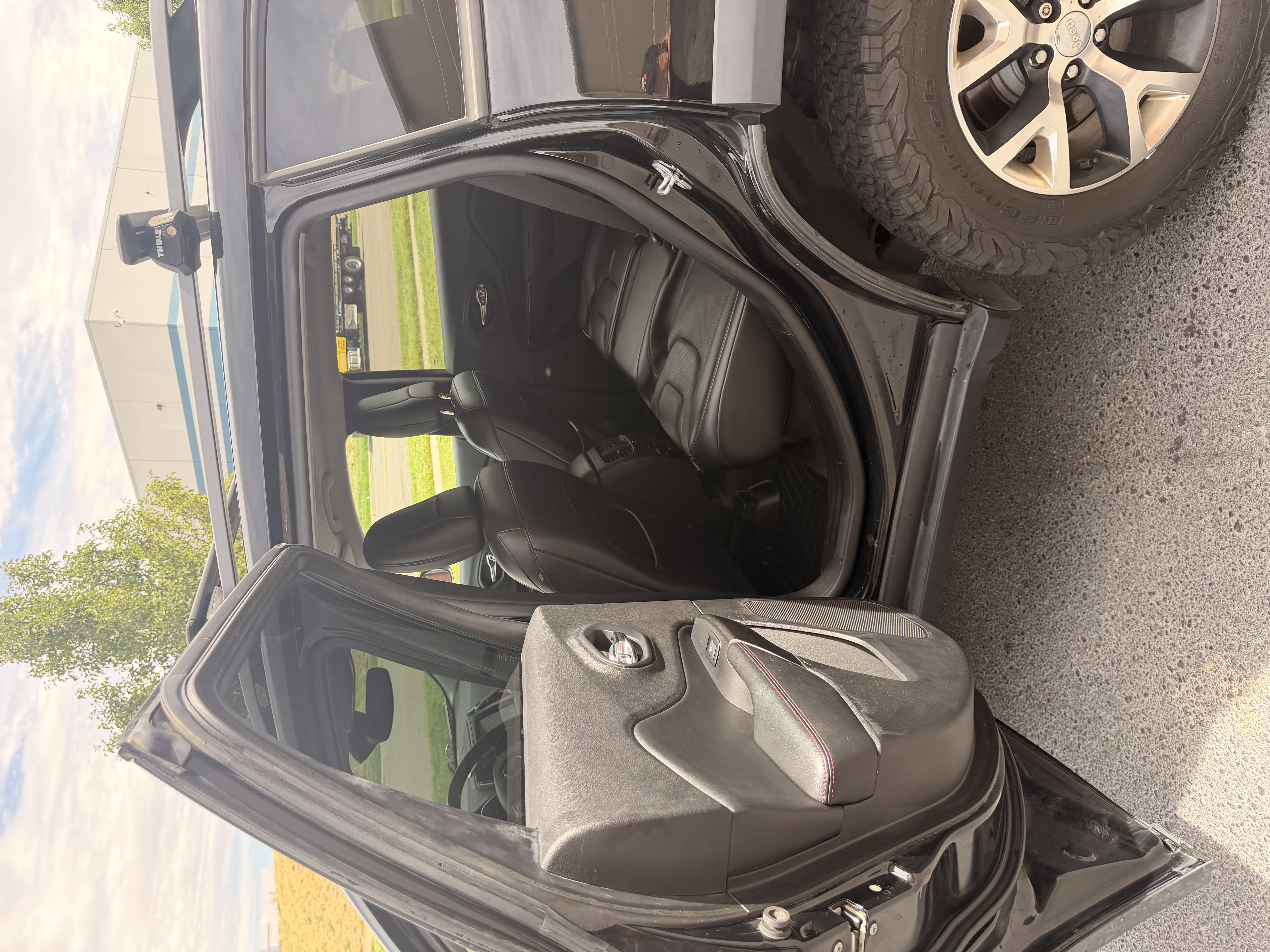Used 2019 Jeep Cherokee Trailhawk AWD/4WD image 8
