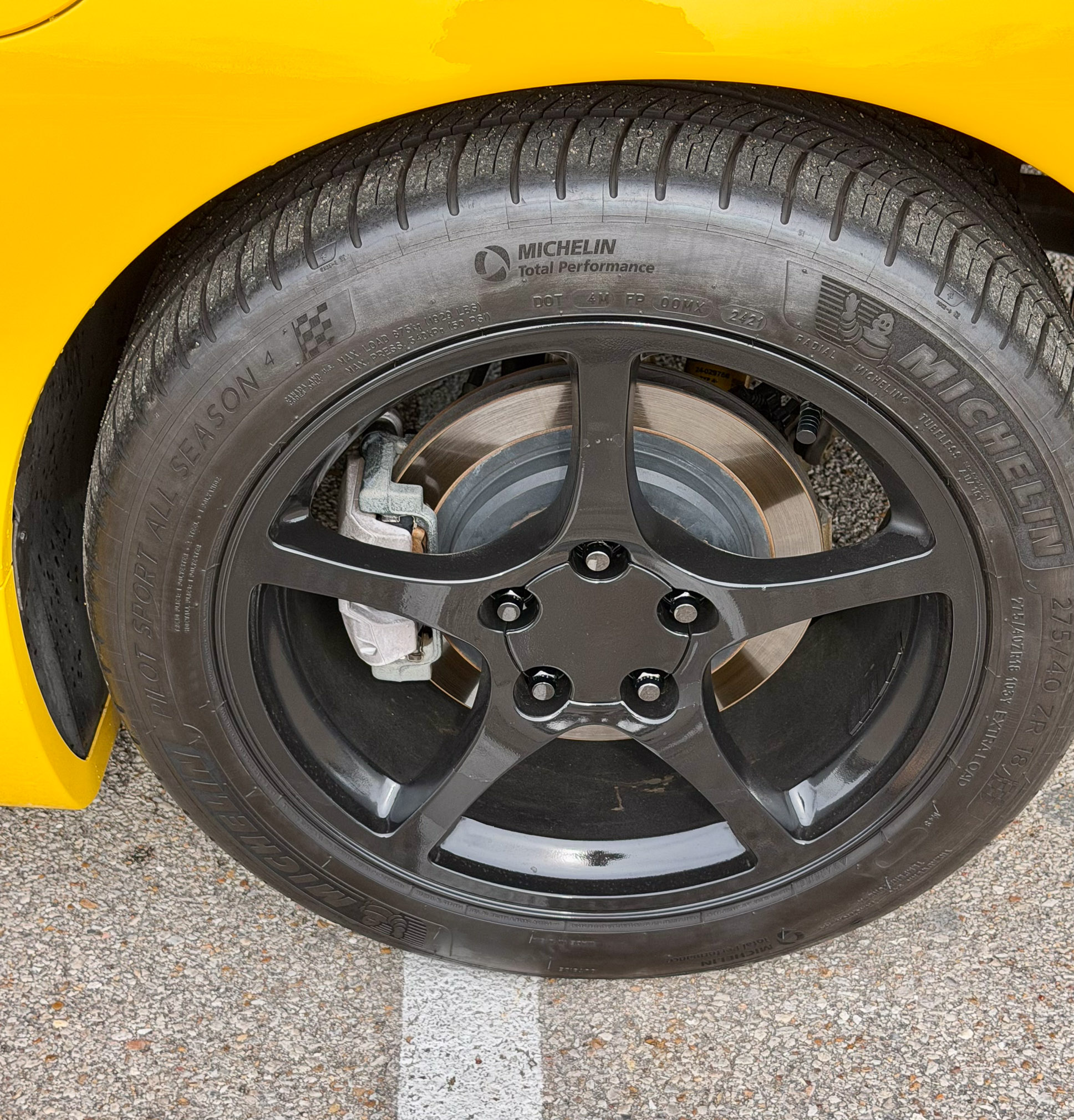 Used 2004 Chevrolet Corvette Convertible w/ Preferred Equipment Group RWD image 9