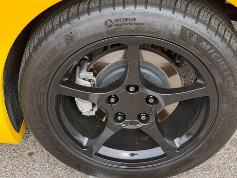 Used 2004 Chevrolet Corvette Convertible w/ Preferred Equipment Group image 9