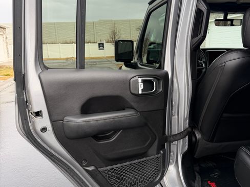 Used 2020 Jeep Gladiator Overland image 14