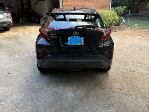 Used 2018 Toyota C-HR XLE FWD image 4