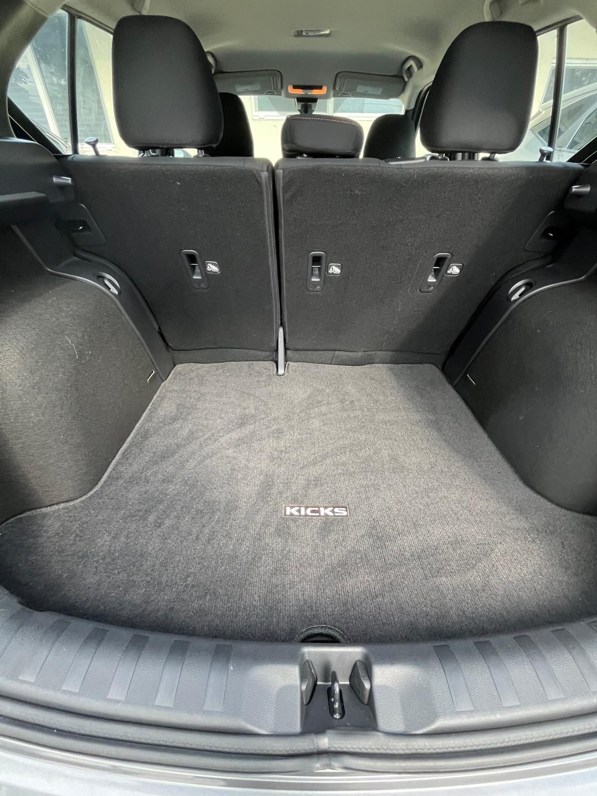 Used 2023 Nissan Kicks SR FWD image 11