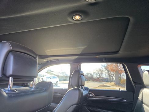 Used 2017 Jeep Grand Cherokee Limited w/ Luxury Group II image 4