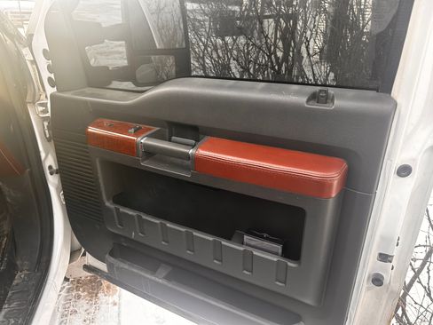 Used 2014 Ford F350 King Ranch w/ King Ranch w/Chrome Package image 13