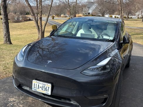Used 2024 Tesla Model Y Long Range image 5