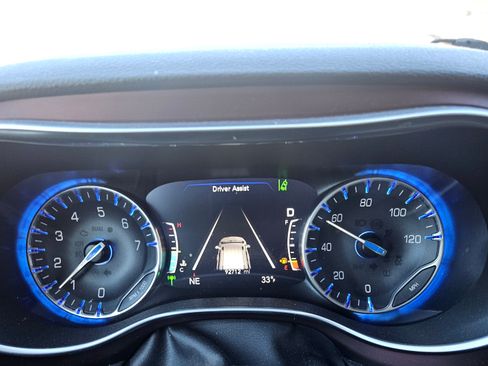 Used 2020 Chrysler Pacifica Limited image 12