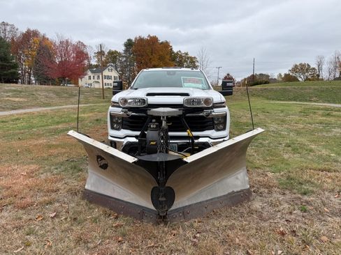 Used 2024 Chevrolet Silverado 2500 LT w/ All Star Edition image 2