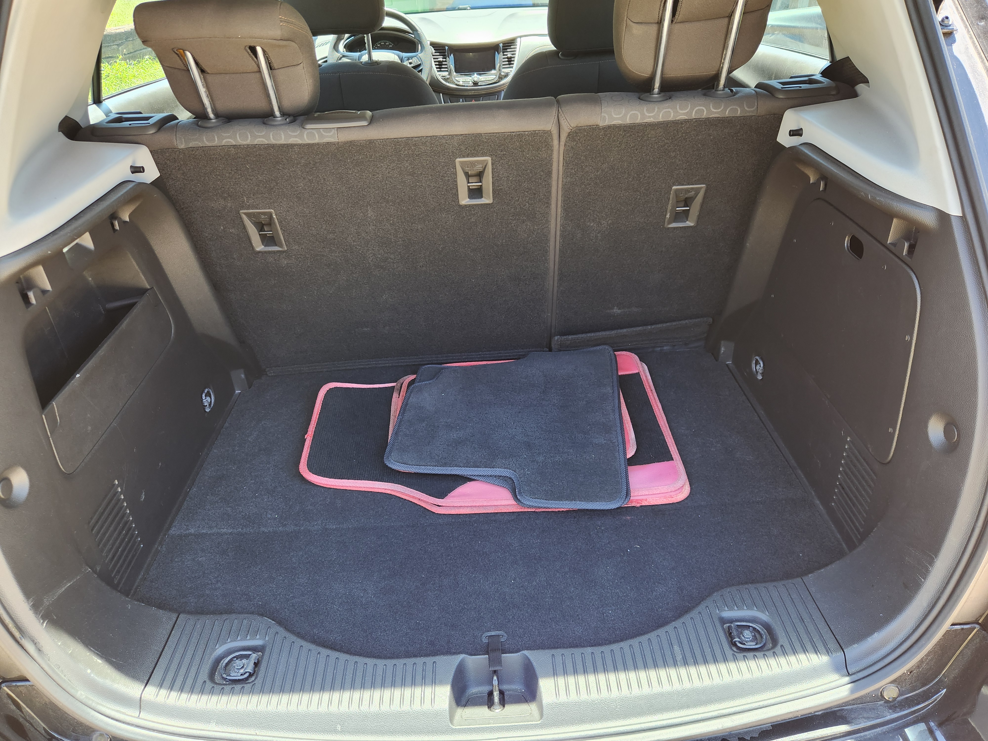 Used 2020 Chevrolet Trax LS FWD image 10