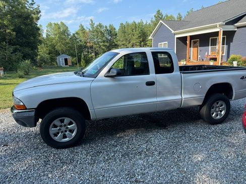 Used 2004 Dodge Dakota SLT w/ Skid Plate Group AWD/4WD image 4