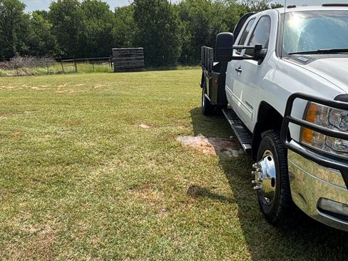 Used 2011 Chevrolet Silverado 3500 LT w/ Interior Plus Package AWD/4WD image 13