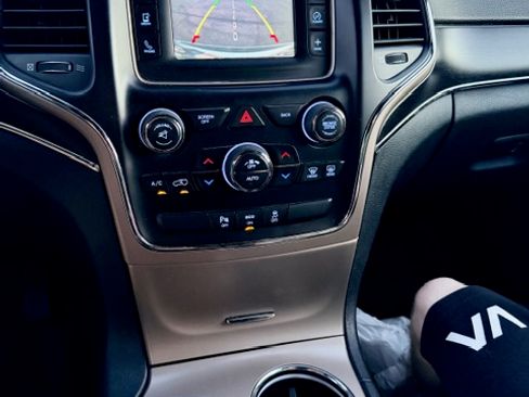 Used 2014 Jeep Grand Cherokee Limited image 4