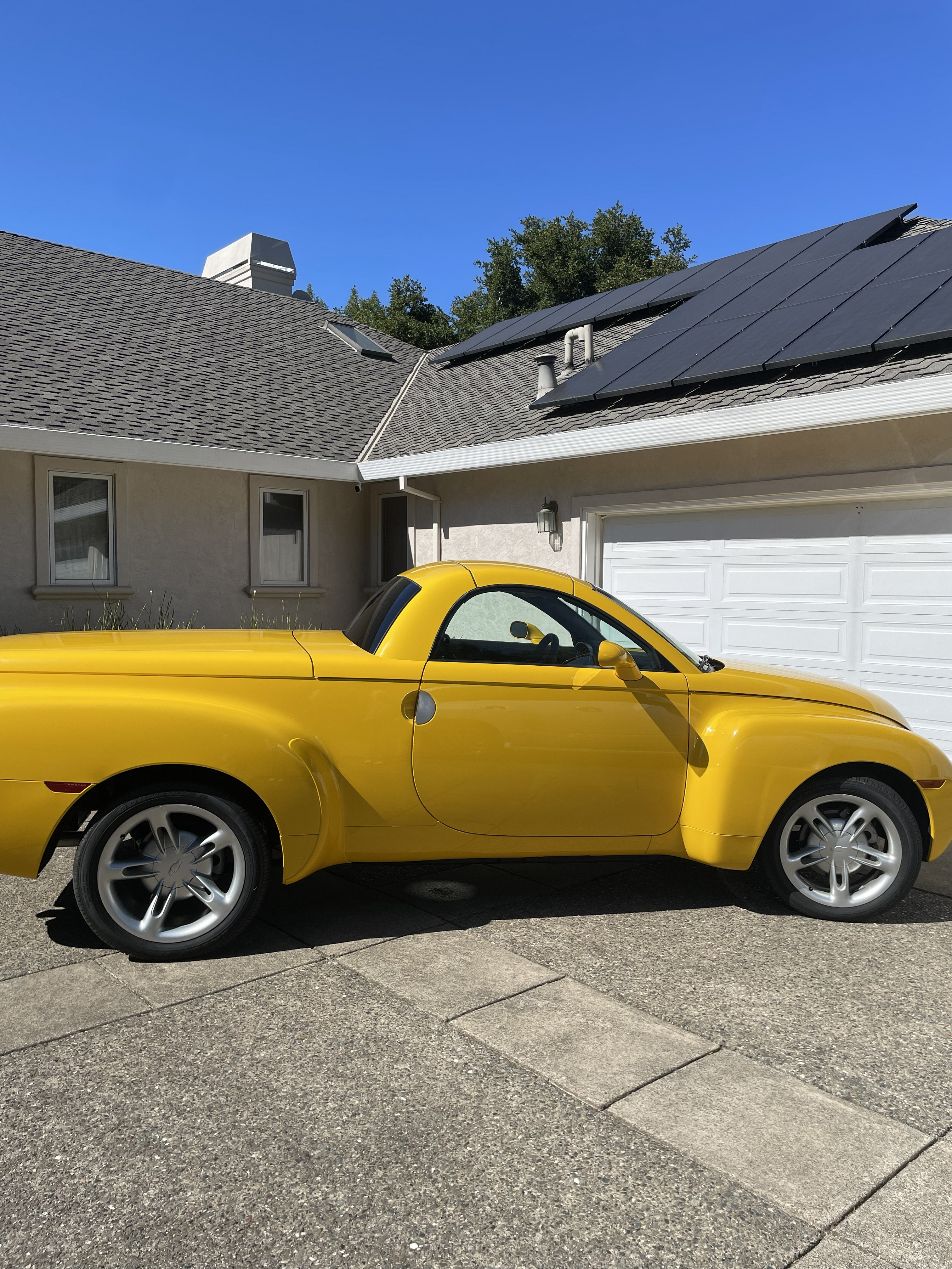 Used 2005 Chevrolet SSR w/ Preferred Equipment Group RWD image 22